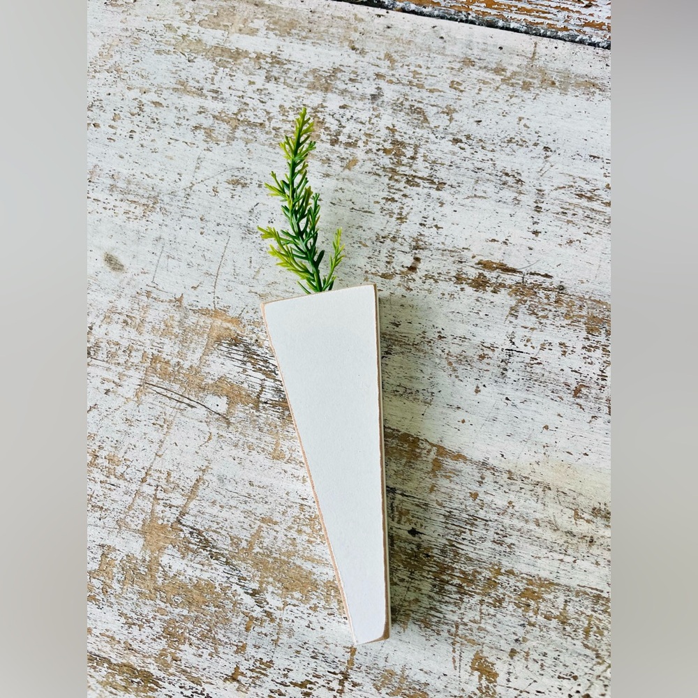 *White Wooden Deco Carrot - Picture 4 of 12